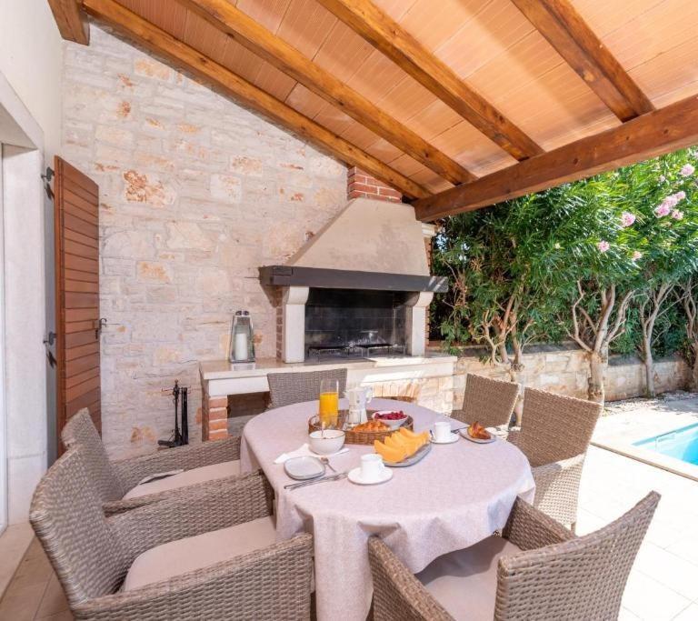 Villa Mia Lea Tar-Vabriga Buitenkant foto